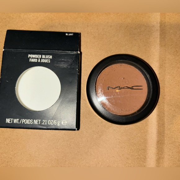 MAC blush in Blunt BRAND NEW IN BOX but box and plastic scratched item NEW - Picture 2 of 4
